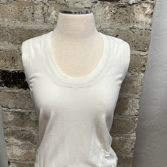 Burberry London Women’s Sleeveless Ivory Scoop Neck Sweater Size Medium - Picture 1 of 16